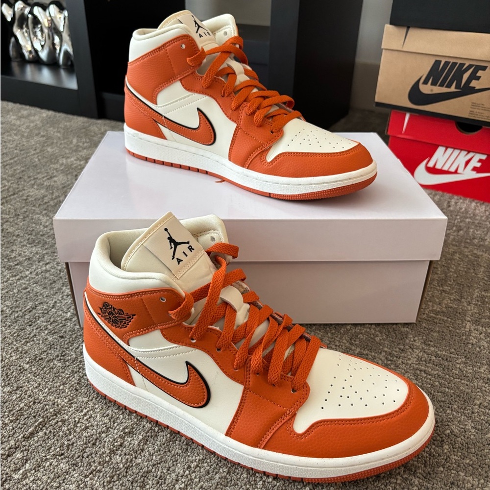 Air Jordan 1 mid coconut milk/sport spice black